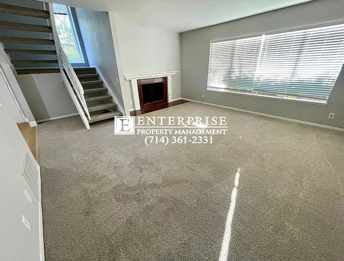 3 bed, 2.0 bath, 1300 sqft, $3,400 — Photo 3
