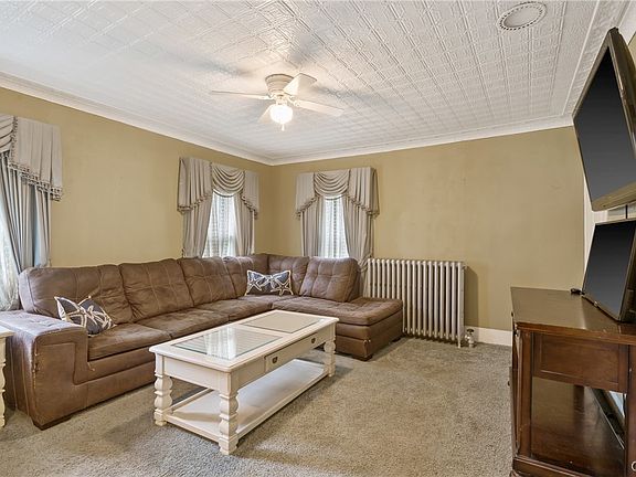 4th image of 37 E Oneida St