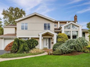 24 Tioga Dr, Jericho, NY 11753