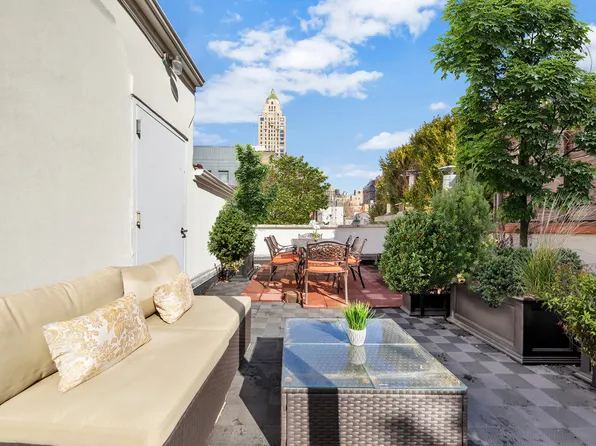 32 East 74th Street image 2 of 16