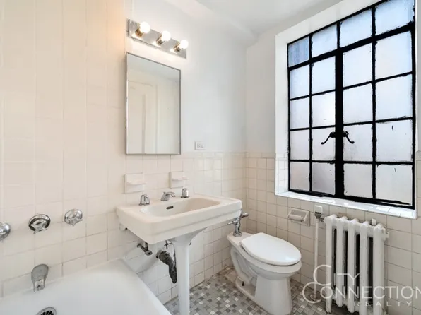 45 Tudor City Place image 8 of 12