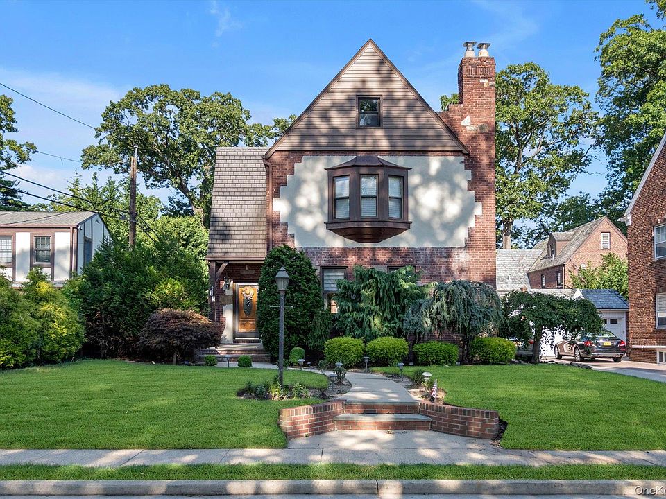1st image of 15 Parkwold Drive W