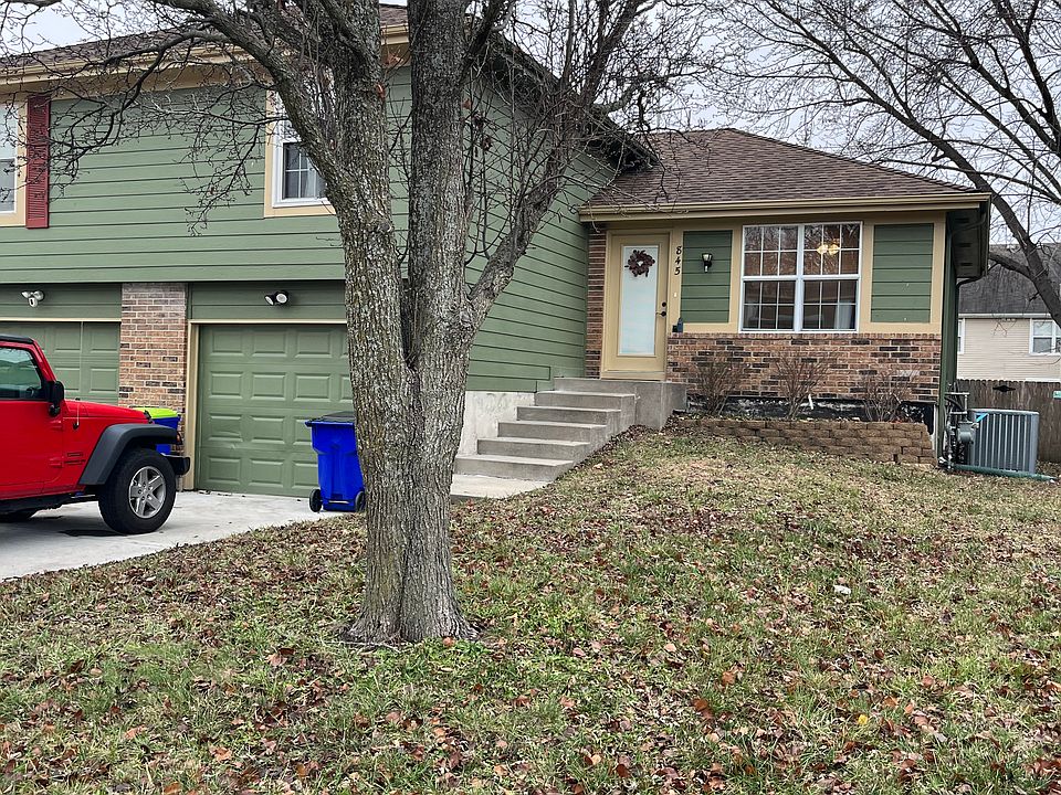 Large newly updated 3 Bedroom 2 Full Bathroom half duplex!
