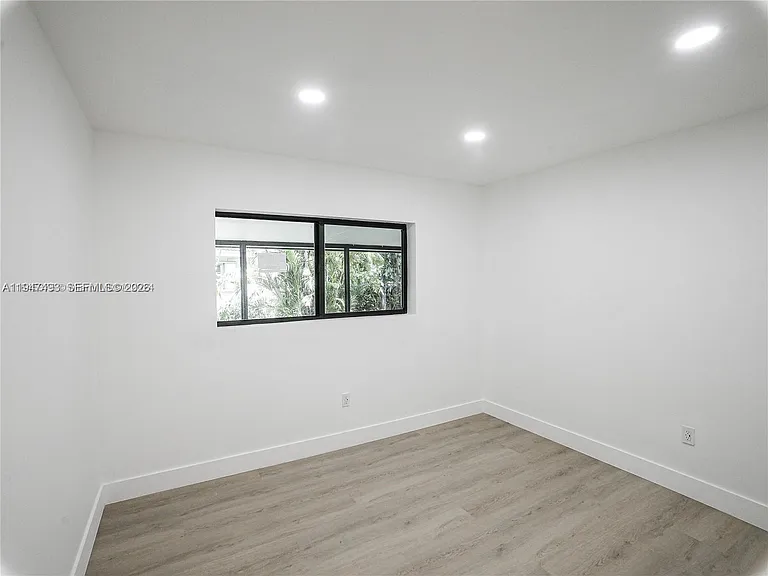 530 NE 91st St — Photo 22