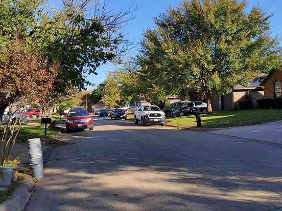 Exterior Neighborhood (street photo)