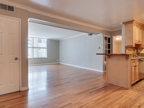 4th image of 18620 Hatteras St #2XX