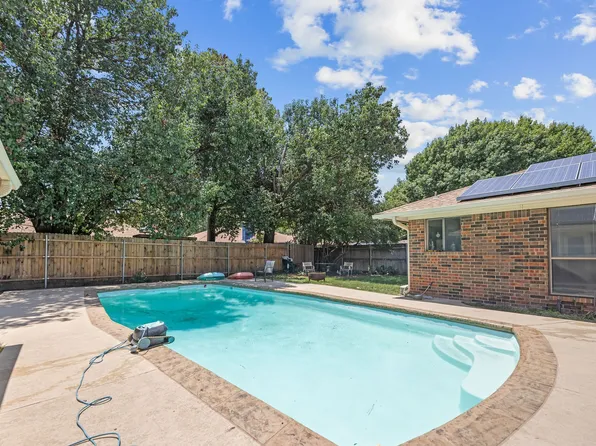 1223 Heather St, Grapevine, TX 76051