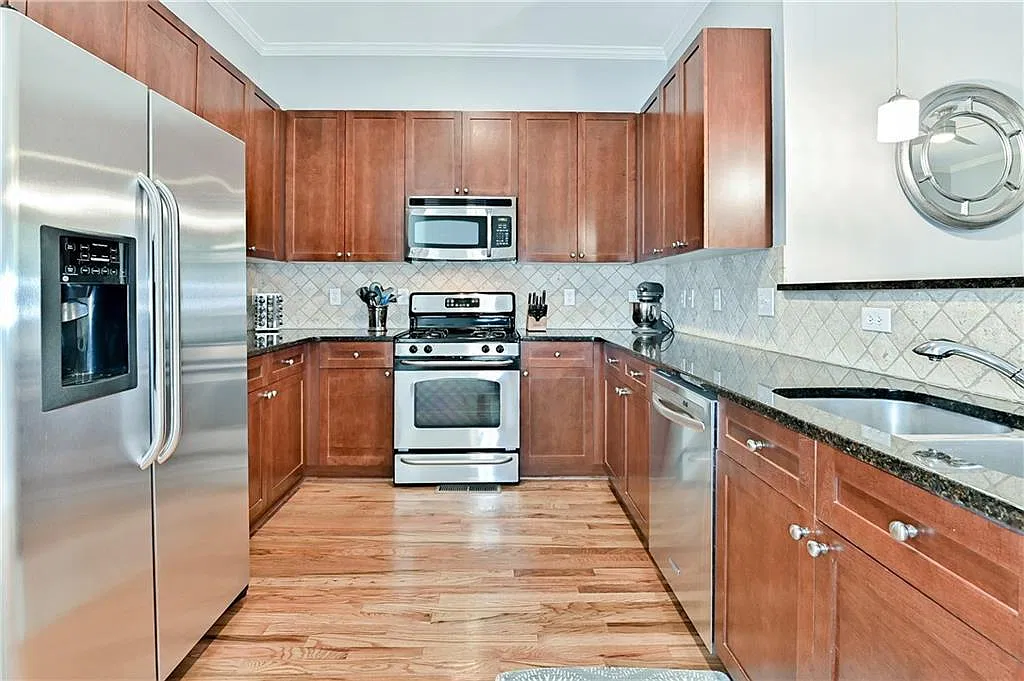 3 bed, 2314 sqft, $2,995 — Photo 3