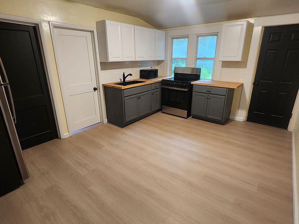 1st image of 25 Warren St #3