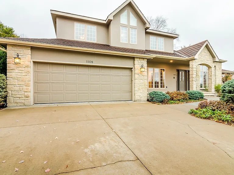 1108 Morgan Ln — Photo 1