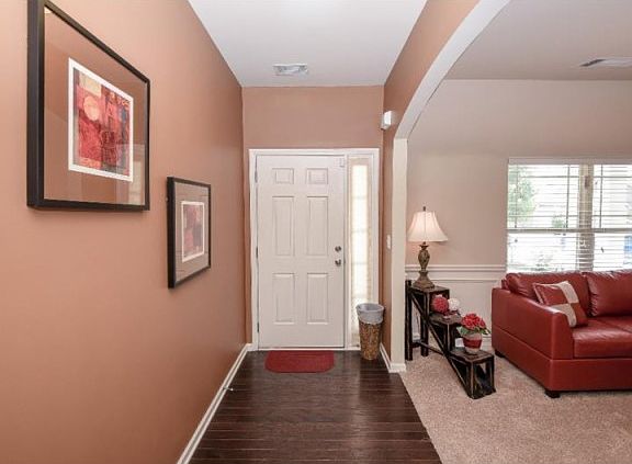 4th image of 5042 Manning Dr