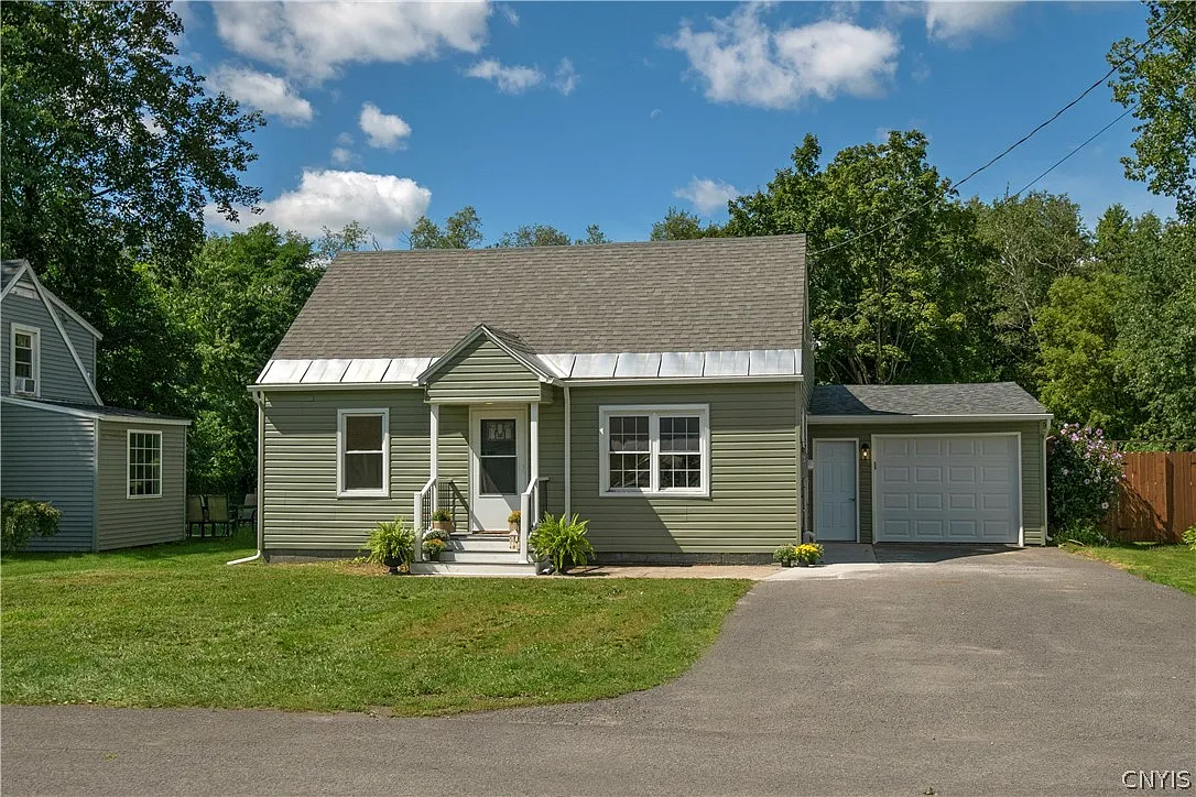 4 bed, 2.0 bath, 1595 sqft, $3,100 — Photo 2