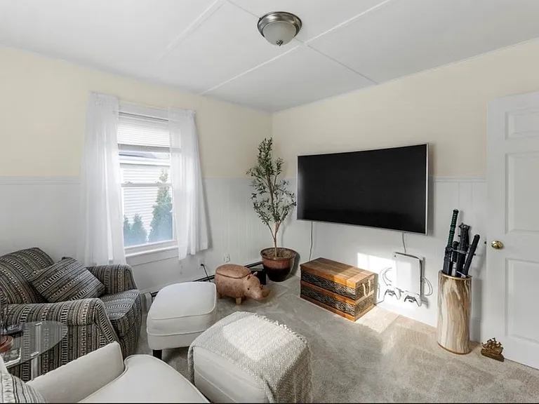 8 Peck Ave #B — Photo 11