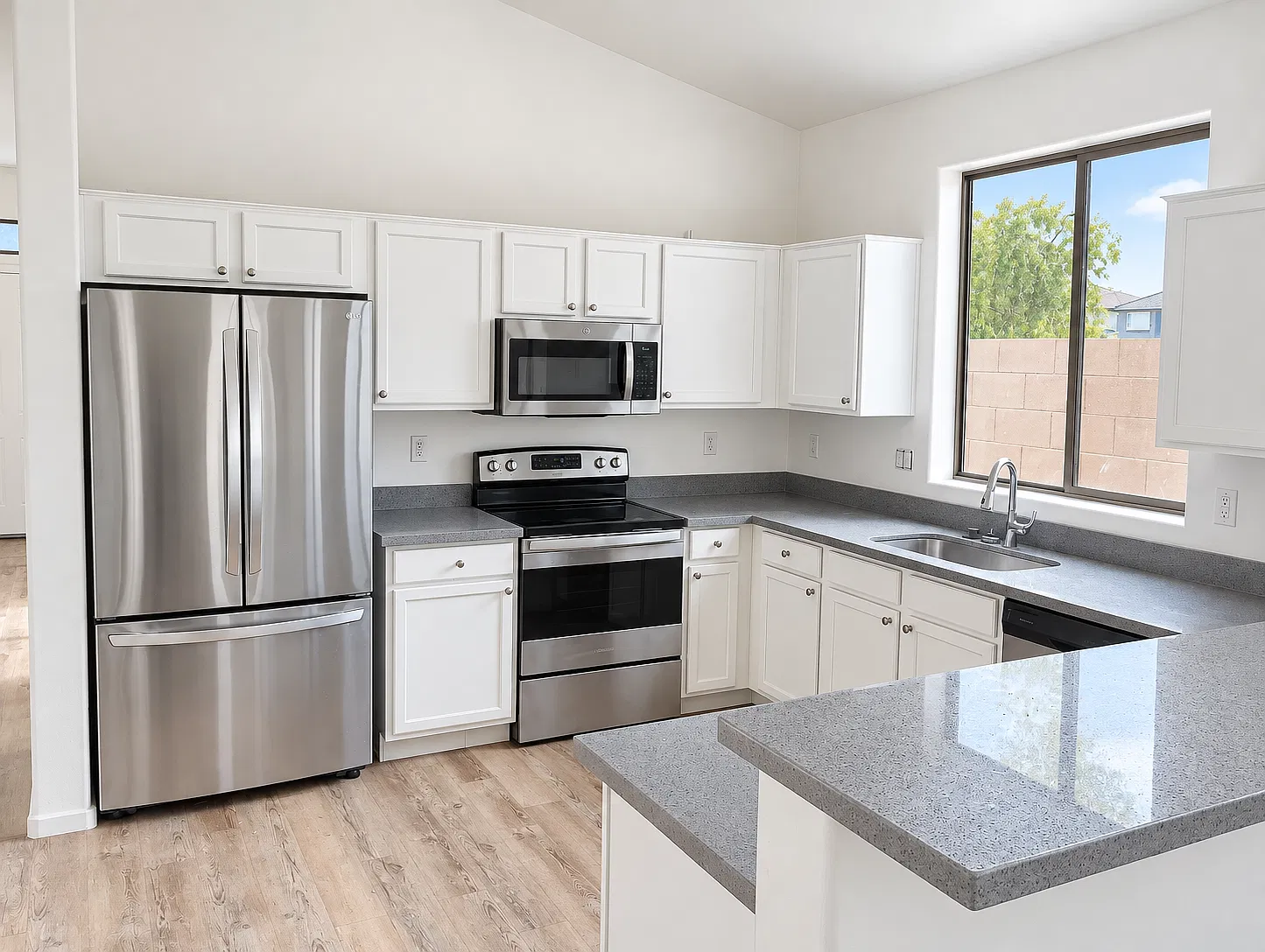 4 bed, 1877 sqft, $2,200 — Photo 4