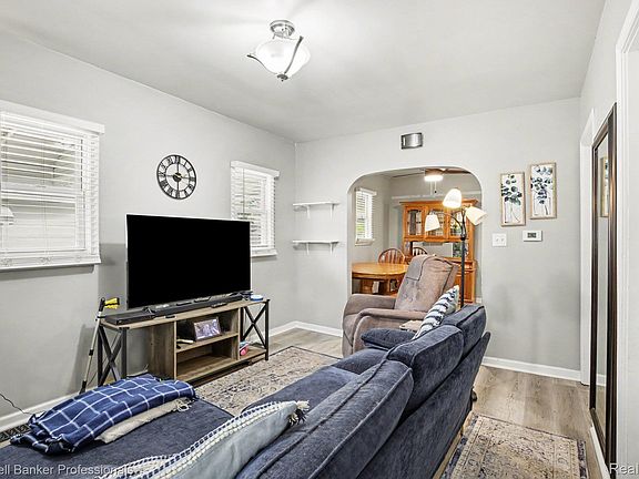 4th image of 83 Gibbs St