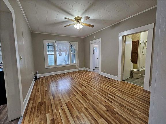 3rd image of 601 S Park St