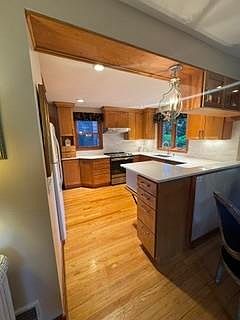 4th image of 618 Chapman St