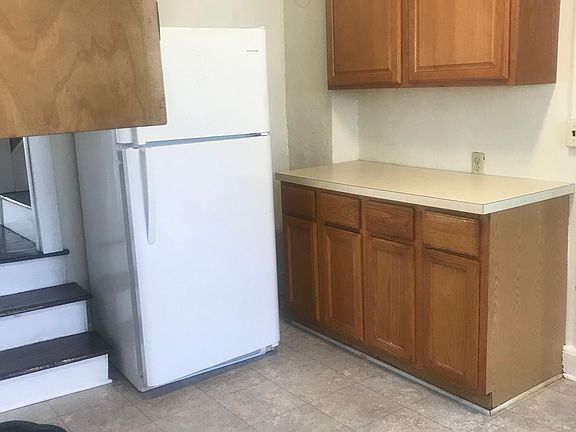 5th image of 114 W Milby St