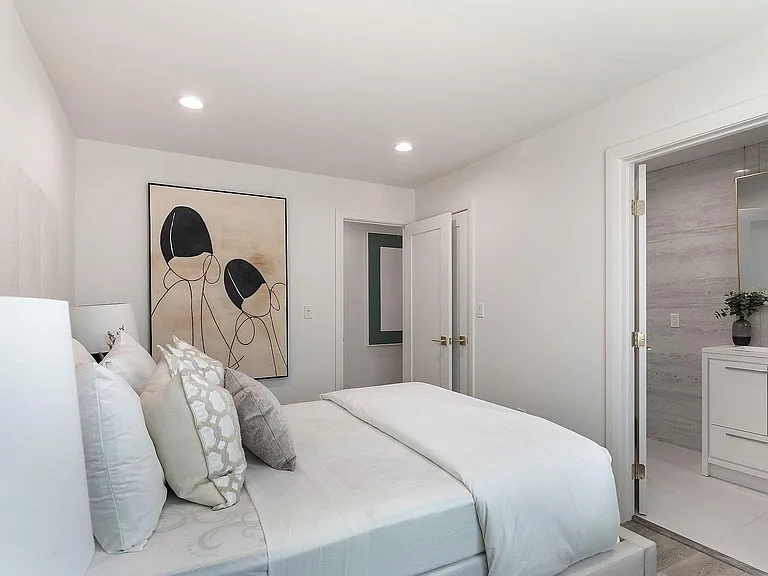 622 N Gardner St — Photo 14