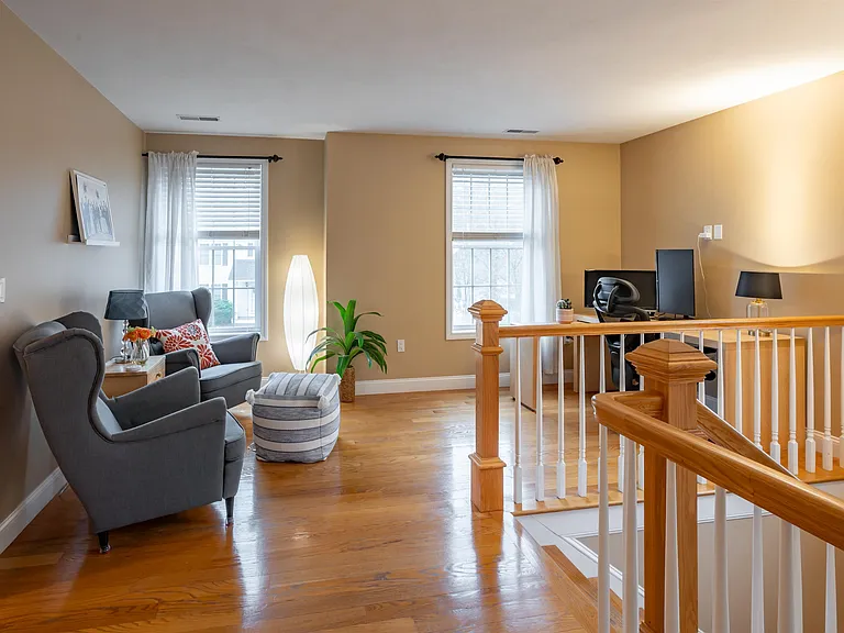 2 Lowther Pl — Photo 21