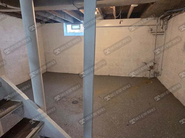 19335 Hoover St — Photo 20