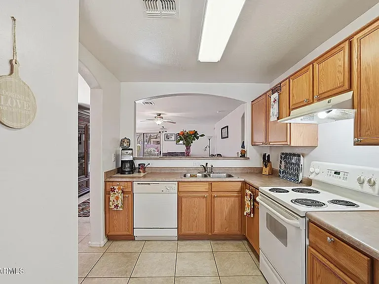 3 bed, 1365 sqft, $2,000 — Photo 4