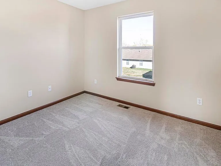 1011 Higgins St — Photo 20