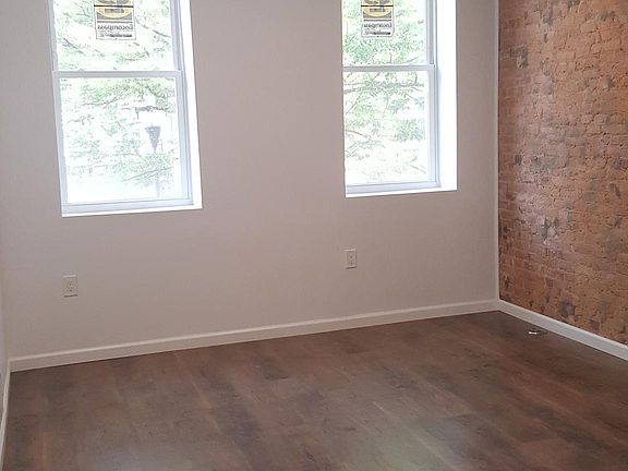 4th image of 541 Bramhall Ave #1