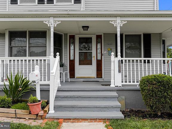 4th image of 1202 W Washington St