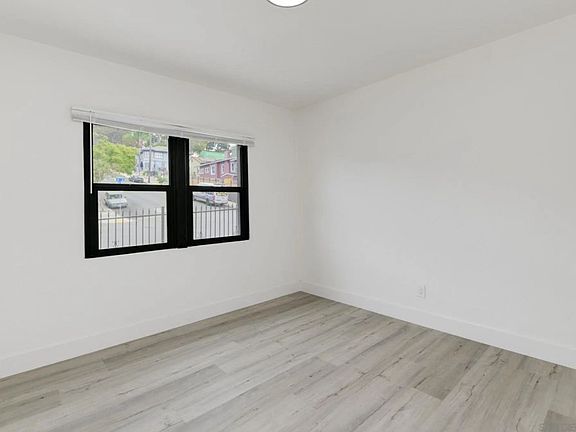 4th image of 244 26th St #4