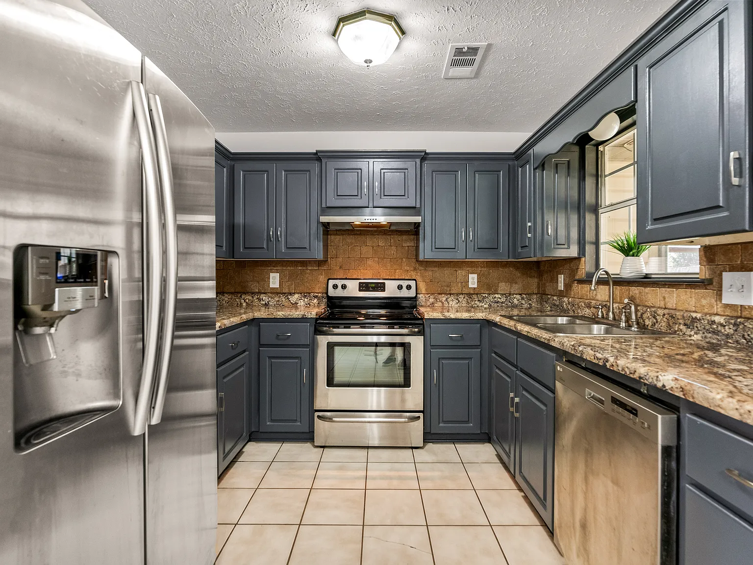 3 bed, 1348 sqft, $1,600 — Photo 3