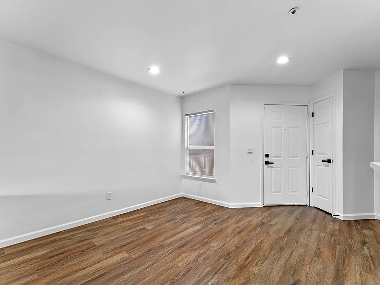 482 N Pin Oak Pl #302 — Photo 5