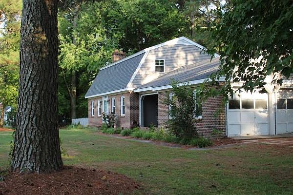 1st image of 610 Memorial Dr