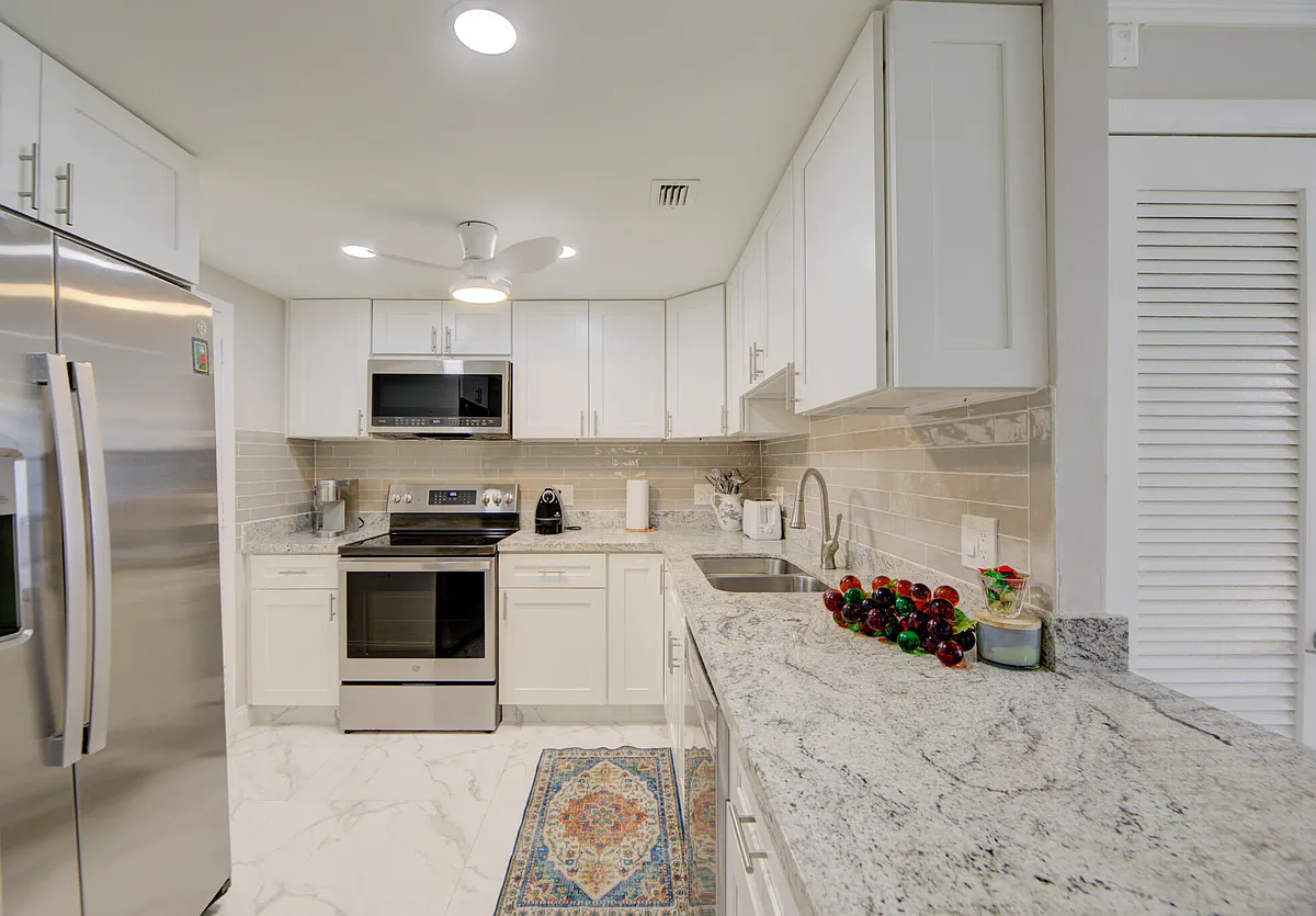 Building Photo - 305 N Pompano Beach Blvd #1007