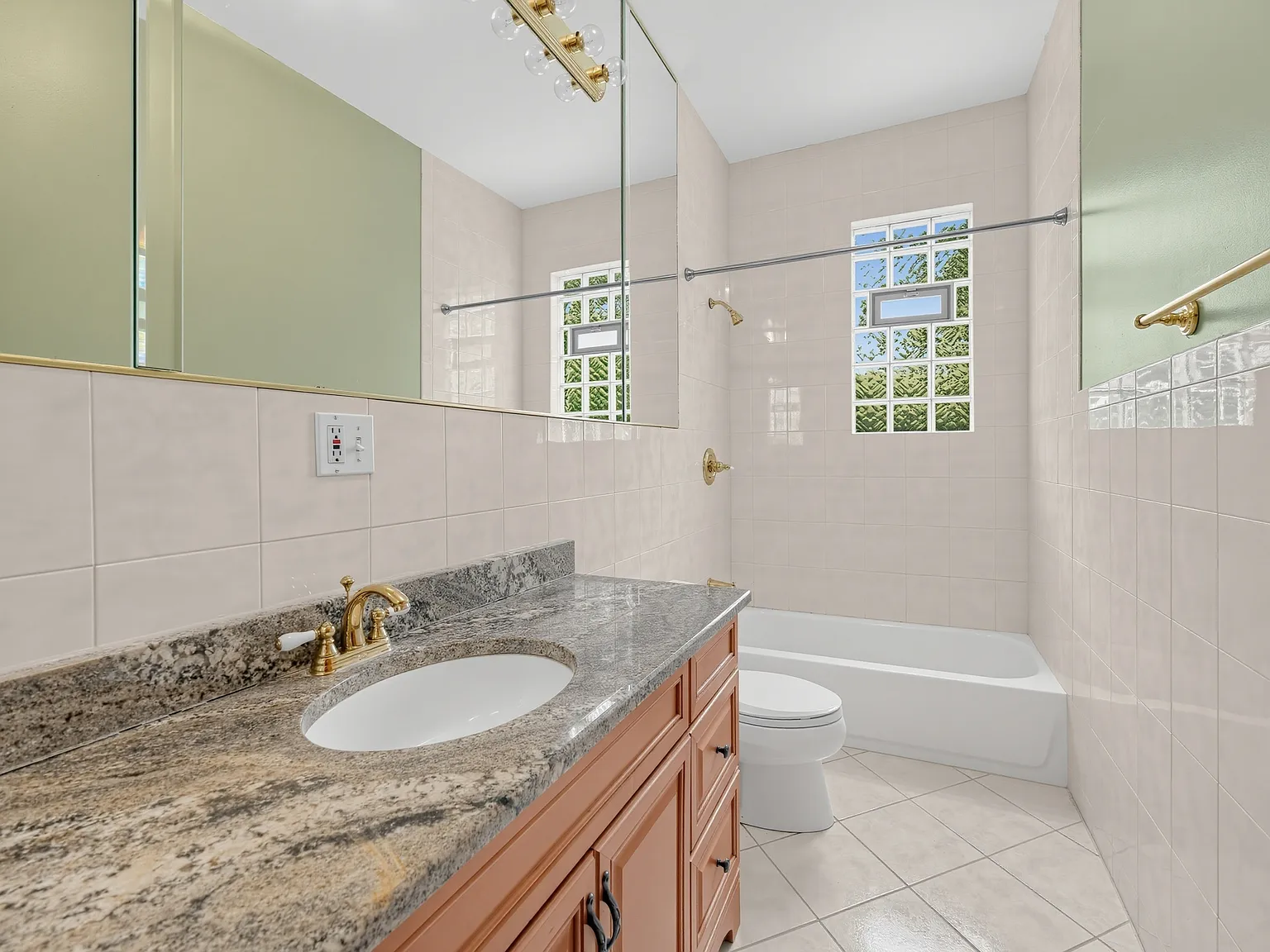 3 bed, 2300 sqft, $3,035 — Photo 1
