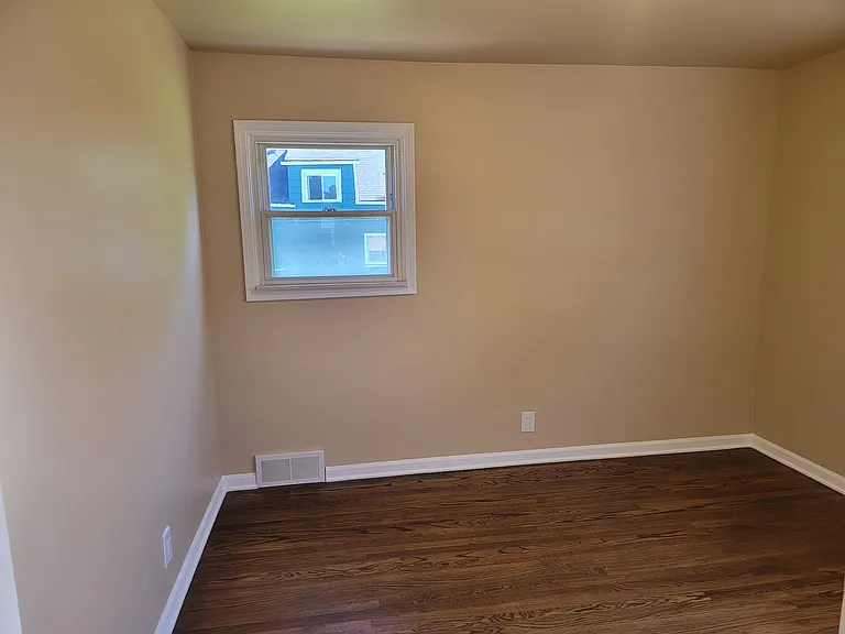 26053 Clancy St — Photo 8