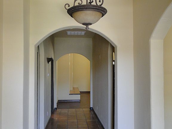 4th image of 1109 Calle Lomas Dr