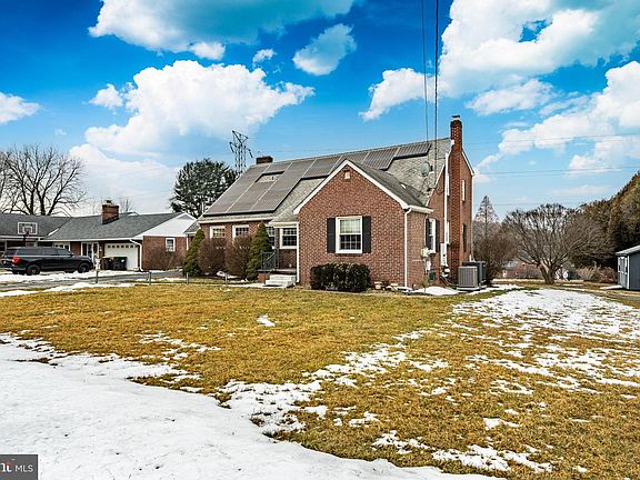 5th image of 210 Glen Berne Dr