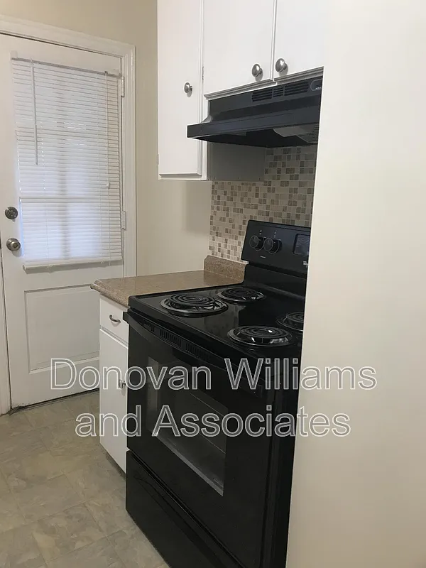 2 bed, 1.0 bath, 1064 sqft, $2,200 — Photo 3