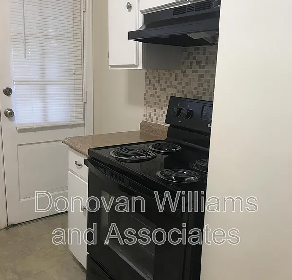 2200 Thurmond Pl — Photo 3