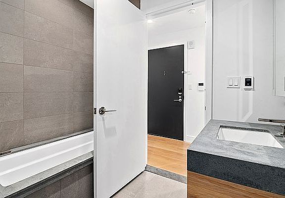 5th image of 24-16 Queens Plz S Penthouse E