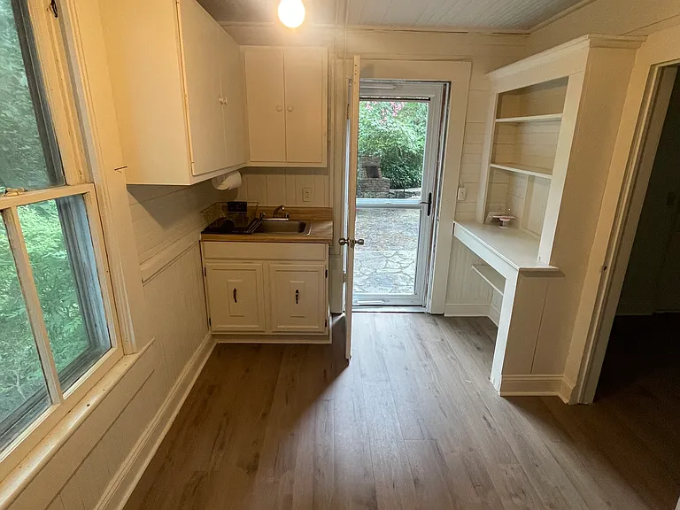 260 Grady Ave — Photo 2