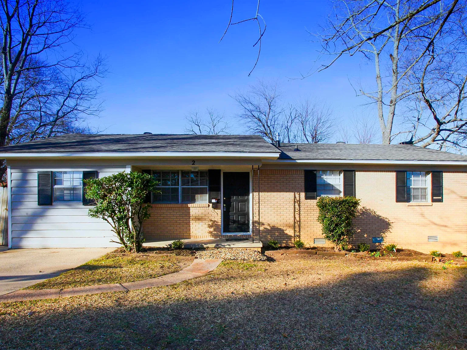 4 bed, 1.5 bath, 1171 sqft, $1,350 — Photo 1