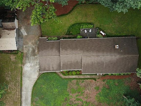 5th image of 821 Springwood Ave