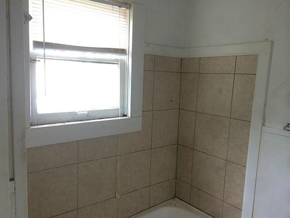 5th image of 888 Peach St