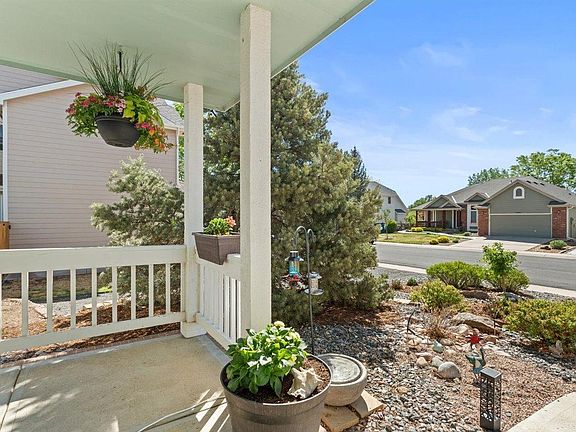 3rd image of 2801 Blue Leaf Dr
