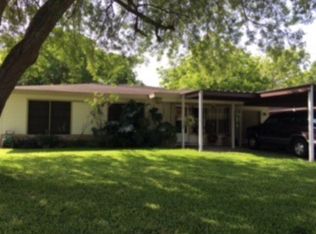 209 Crockett St, Port Lavaca, TX 77979