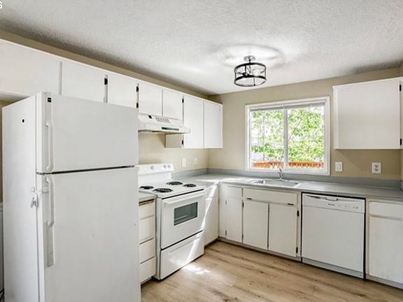 4th image of 1610 NE 235th Ave