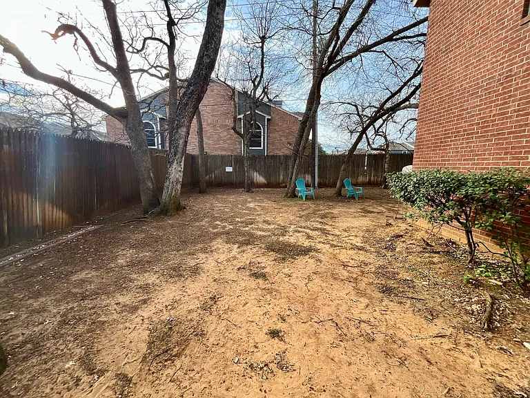 1450 Meadowood Village Dr — Photo 17