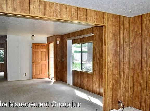 2nd image of 8208 NE 63rd St